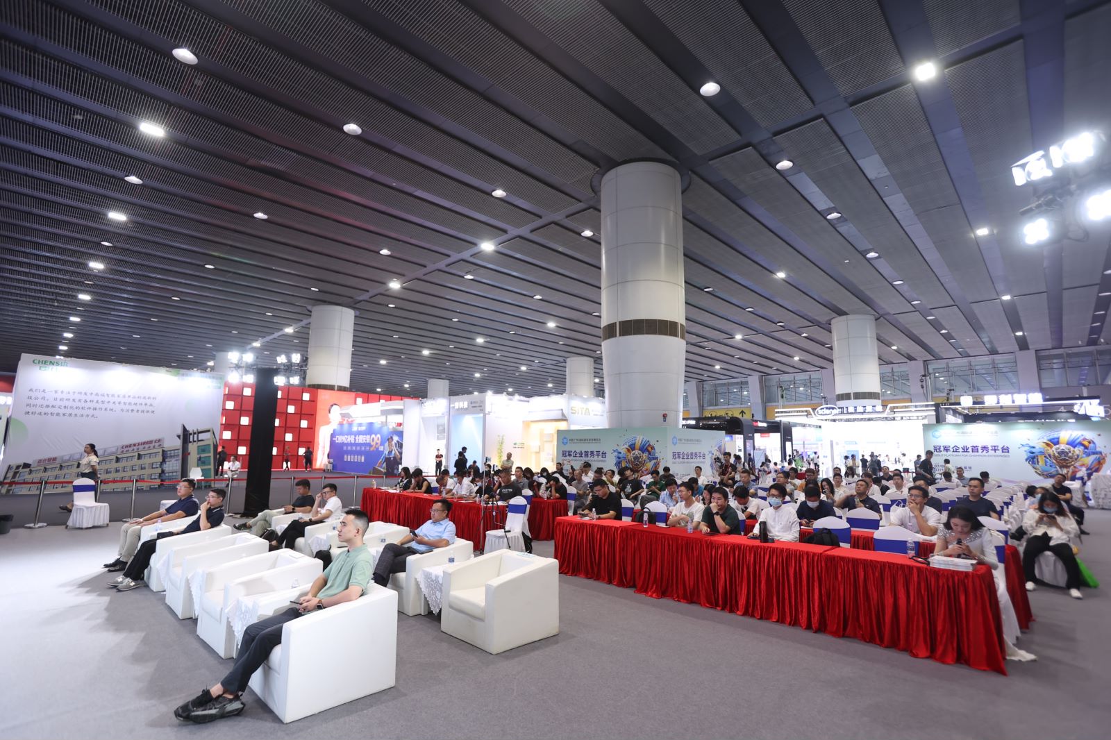 2024 智能锁趋势峰会:亚太天能洞察行业未来,引领创新发展