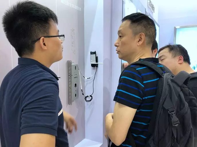 亚太天能指纹锁亮相永康门博会 首创高端定制为门企赋能